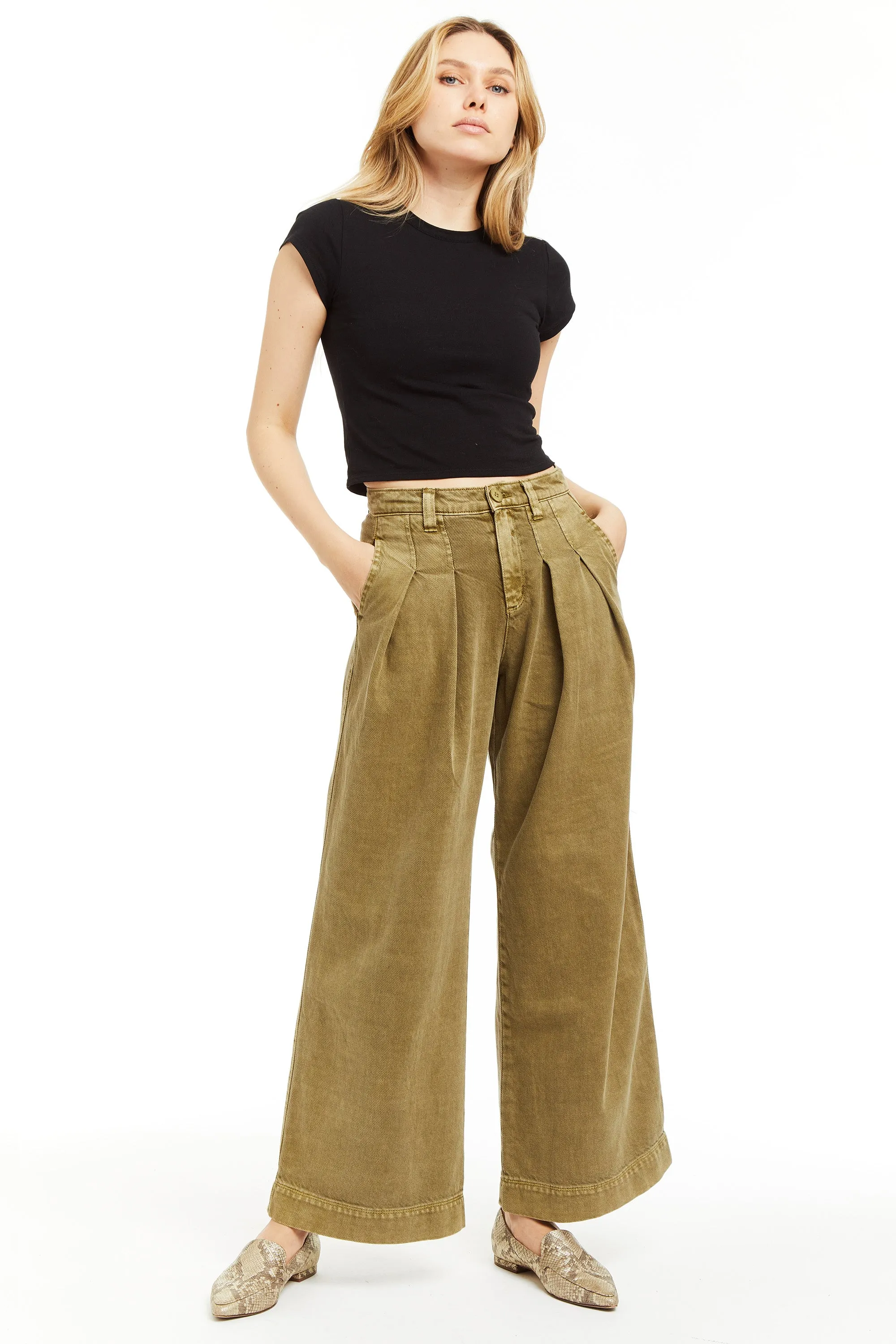 Pleated Wide Trouser